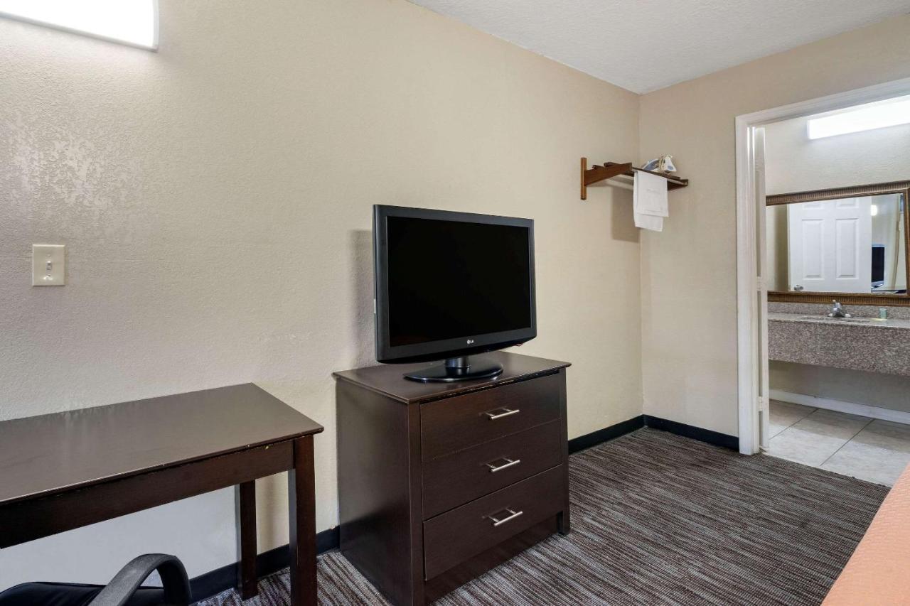 Rodeway Inn Clearwater-Largo Extérieur photo