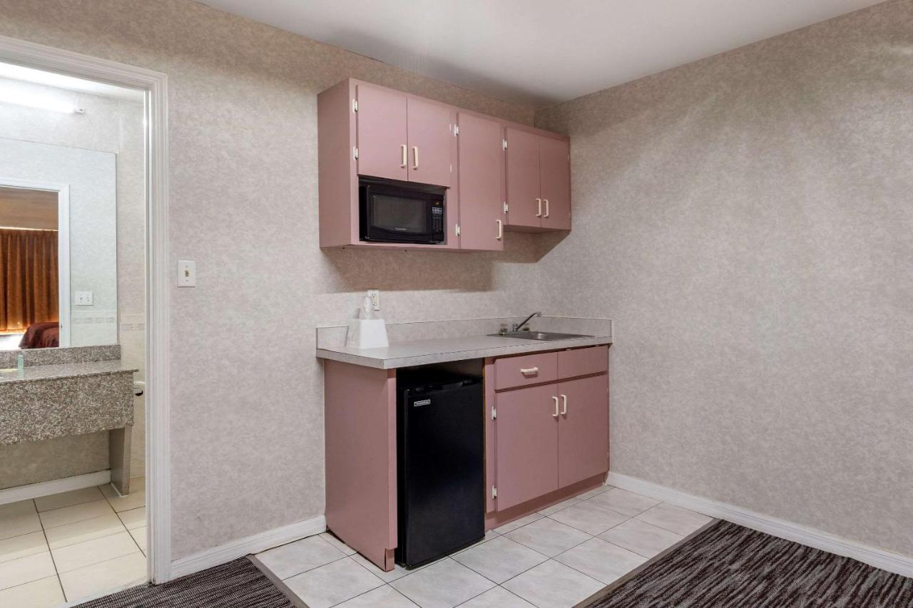 Rodeway Inn Clearwater-Largo Extérieur photo
