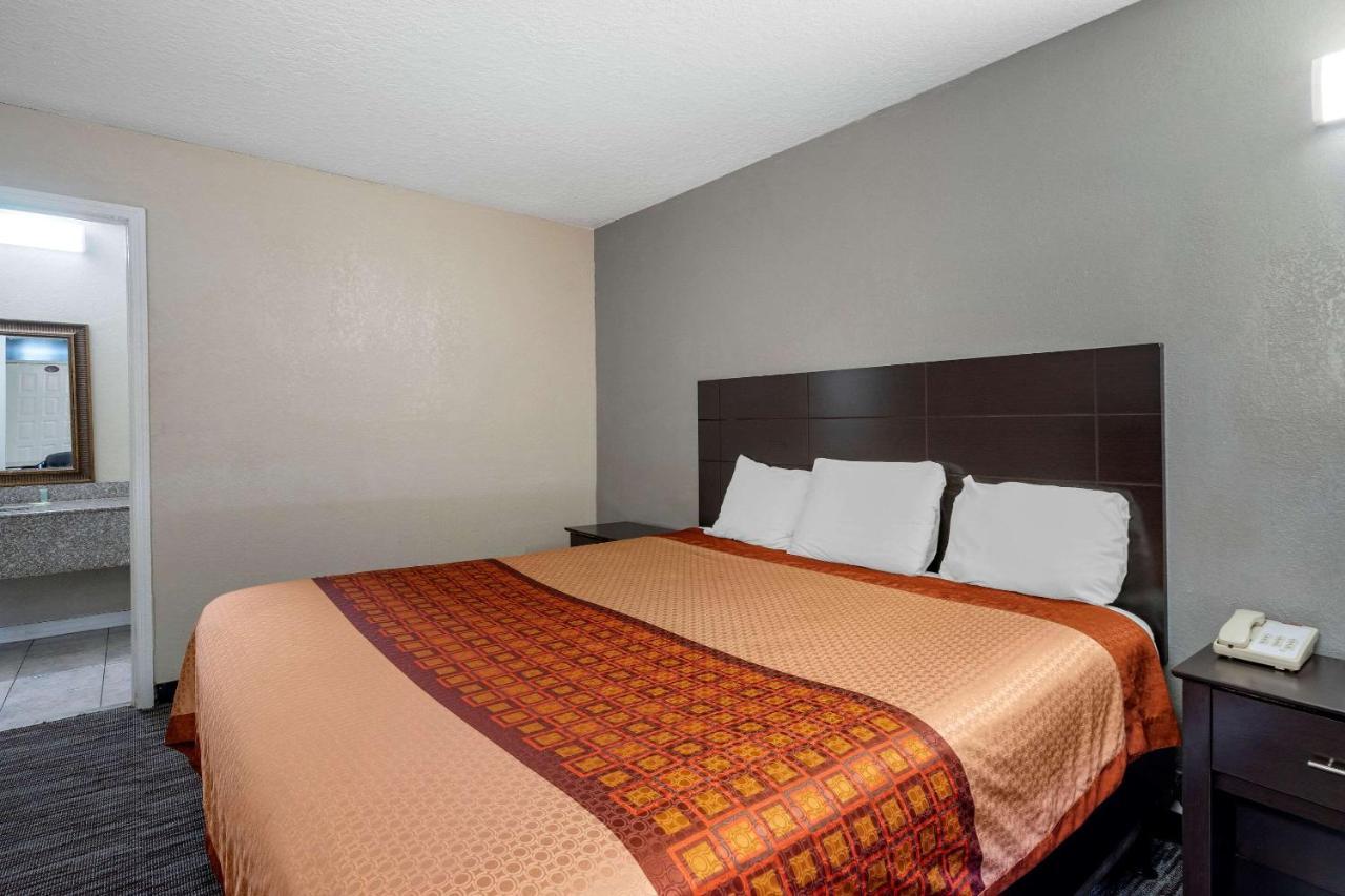 Rodeway Inn Clearwater-Largo Extérieur photo